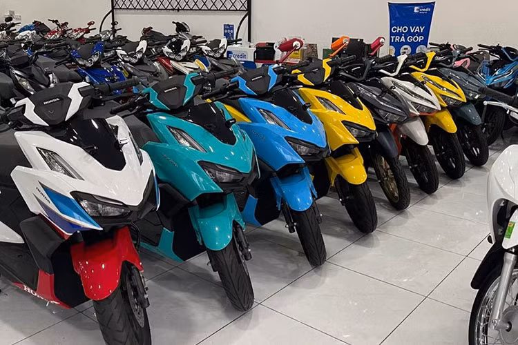 Gia xe may Honda nhap khau dang re hon xe lap rap trong nuoc?