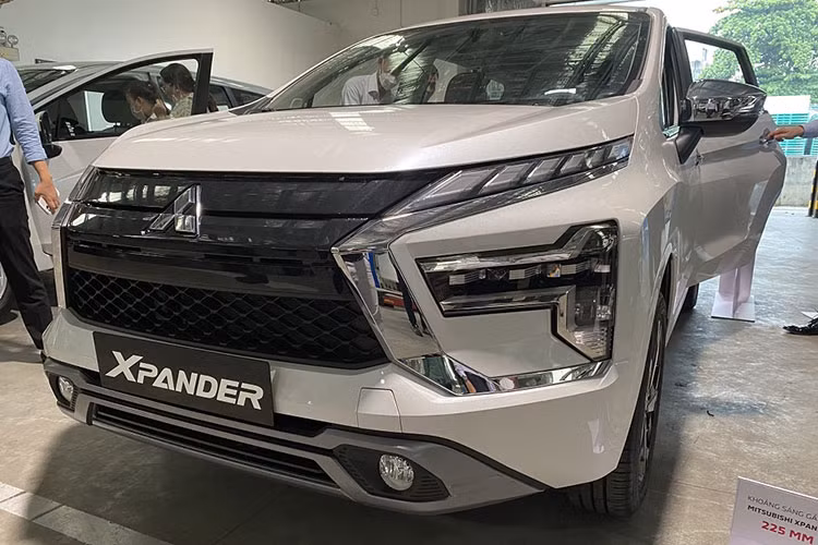 Mitsubishi Xpander hiện có 2 dòng xe, nhập khẩu và lắp ráp tại Việt Nam, được bán trên thị trường. Tuy nhiên, những tháng gần đây hầu như phiên bản Xpander bán ra đều là hàng nhập khẩu. Trong tháng 4/2022 vừa qua, Mitsubishi Xpander tiêu thụ 1.652 xe, cộng dồn từ đầu năm 2022, Xpander đã bán được 5.521 xe và tạm dẫn đầu phân khúc MPV.