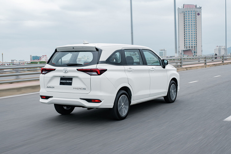 Việc các hãng khác cũng coi trọng việc phát triển xe hybrid có thể sẽ thúc đẩy Toyota hành động sớm hơn. Suzuki đã có Ertiga, Honda có CR-V và Mitsubishi mới bổ sung biến thể hybrid cho Xpander. Anton cho biết rất vui khi thấy thị trường hybrid trở nên sôi động hơn so với trước kia gần như chỉ có Toyota. 