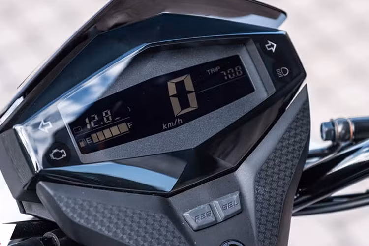 Yamaha Limi 2023 đời mới sẽ xịn sò hơn thế hệ cũ ở chỗ có thêm cổng sạc USB, tăng tính tiện nghi trong quá trình sử dụng của người dùng bằng khả năng cung cấp năng lượng cho nhiều loại thiết bị điện tử.