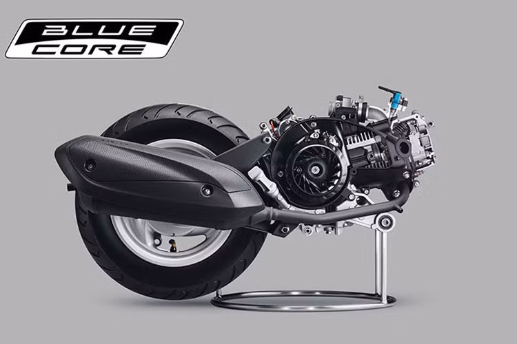 Yamaha Limi 2023 đã khiến cho không ít người ấn tượng với chỉ số tiêu thụ nhiên liệu cực kì tiết kiệm - chỉ "uống" lhoangr chưa đầy 1,7 lít xăng/100km, nhờ vào khối động cơ BlueCore 125cc.