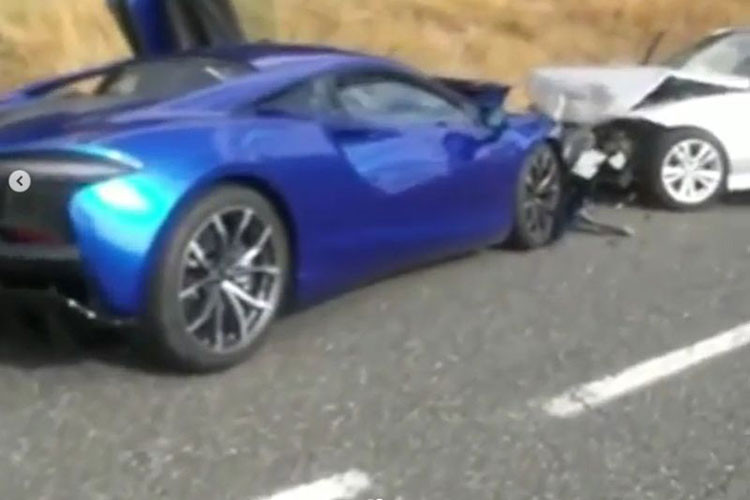 McLaren Artura dau tien gap nan 