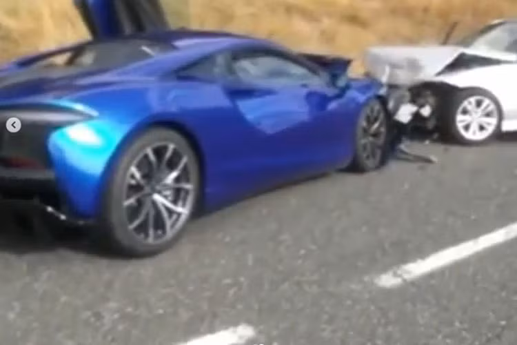 McLaren Artura dau tien gap nan 