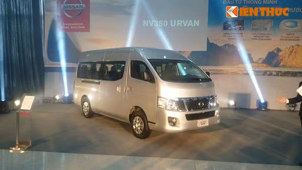 Nissan NV350 Urvan ra mat tai Viet Nam gia 1,180 ty dong-Hinh-2
