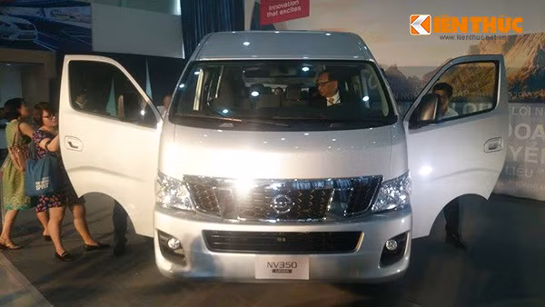 Nissan NV350 Urvan ra mat tai Viet Nam gia 1,180 ty dong-Hinh-3