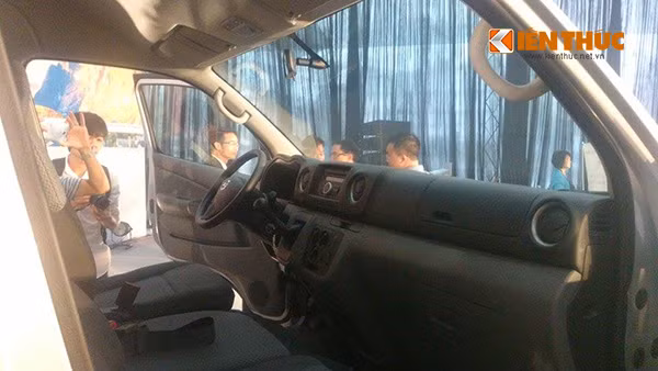 Nissan NV350 Urvan ra mat tai Viet Nam gia 1,180 ty dong-Hinh-4