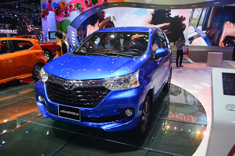 Tại thị trường ôtô Việt Nam hiện nay, chỉ có duy nhất Suzuki Ertiga là nằm chung phân khúc MPV 7 chỗ cỡ nhỏ hạng B với Toyota Avanza. Sự xuất hiện của mẫu xe MPV cỡ nhỏ Avanza nhiều khả năng sẽ là động lực lôi kéo thêm Honda Mobilio và cả Mitsubishi Expander trong tương lai.