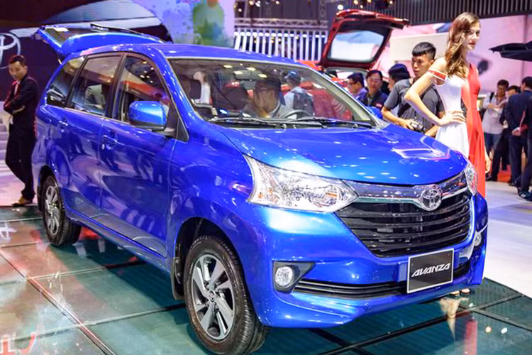 Hiện Toyota Việt Nam vẫn chưa công bố giá bán của xe nhưng vì là "đàn em" của Innova nên mẫu xe này hứa hẹn sở hữu mức giá sẽ khá hấp dẫn. Sự kiện triển lãm ôtô VMS 2017 lần này là cầu nối để hãng xe đình đám Nhật Bản thăm dò phản ứng của các khách hàng Việt và thị trường trước khi công bố mức giá chính thức vào thời gian tới.