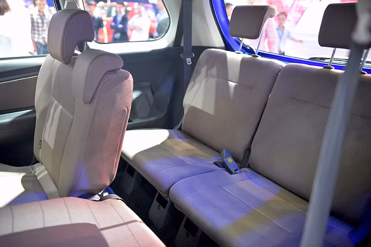 Toyota Avanza được trang bị 2 loại động cơ 4 xi-lanh thẳng hàng Dual VVT-I nạp khí tự nhiên thuộc họ máy NR của Toyota. Trong đó, phiên bản động cơ 1.3l có công suất 97 PS/mô-men xoắn 121 Nm. Phiên bản 1.5l lớn hơn mạnh 105 PS/136 Nm. Mọi phiên bản đều sẽ dẫn động cầu sau.