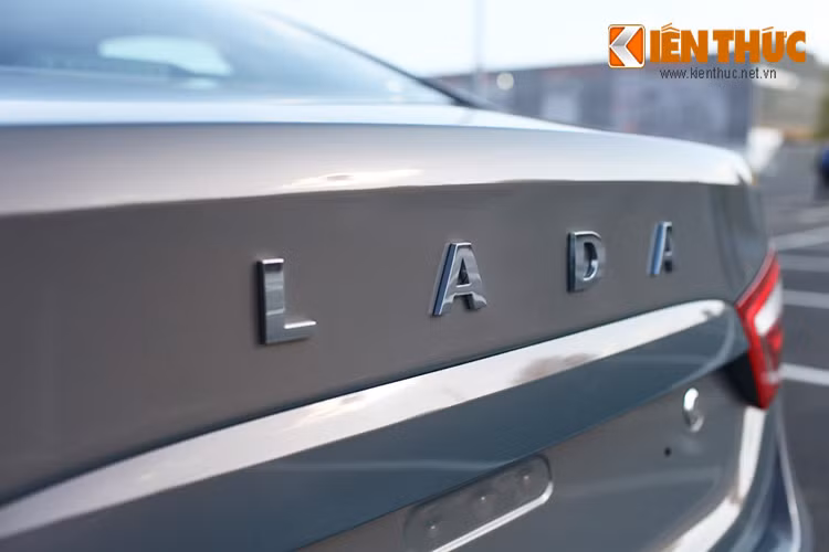 Hãng sản xuất ActoVAZ cho biết phần vỏ xe được làm từ vật liệu chống ăn mòn do hãng này phát triển, cửa ra vào xe cũng được thiết kế ngăn tuyết chảy vào cabin.