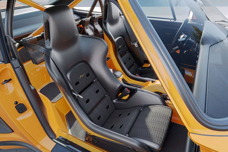 Cơ cấu chuyển số nhô lên, lộ ra như trên Singer DLS là tùy chọn và có nhiều lựa chọn khác cho chủ xe. Các lựa chọn độc đáo khác bao gồm gáo đèn trợ sáng gắn trên nắp capo, và cánh gió dạng đuôi cá voi lớn hoặc đuôi vịt nhỏ hơn ở phía sau.