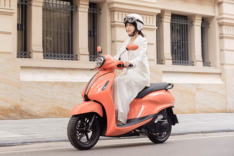 Nguoi dep Le Bong do dang xe ga Yamaha Grande sieu tiet kiem xang-Hinh-3