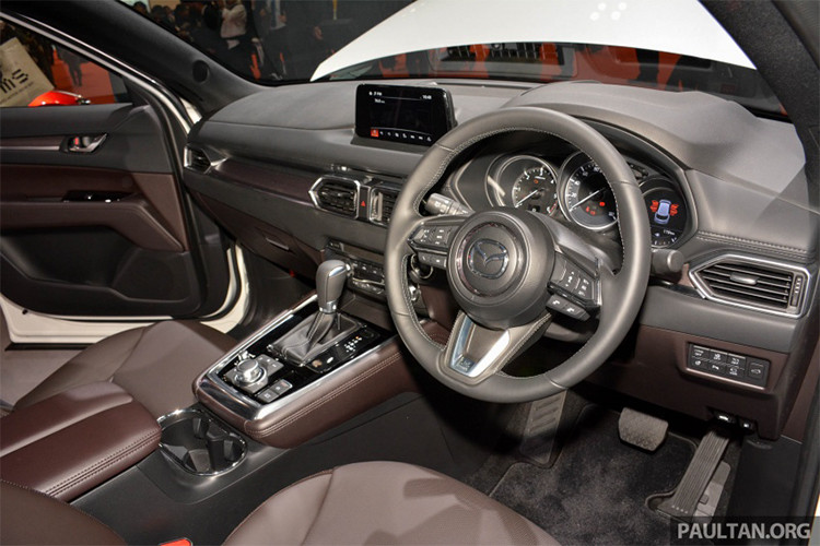 Nội thất Mazda CX-8 chú trọng vào cảm giác thoải mái và tiện nghi cho người dùng. Ghế ngồi loại 6 ghế và 7 ghế với thiết kế ôm người ngồi và được bọc da cao cấp. Hệ thống cách âm cũng được cải tiến. Nội thất xe sử dụng nhiều chi tiết được sử dụng nguyên liệu da Nappa và các đường viền mạ hợp kim sang trọng.