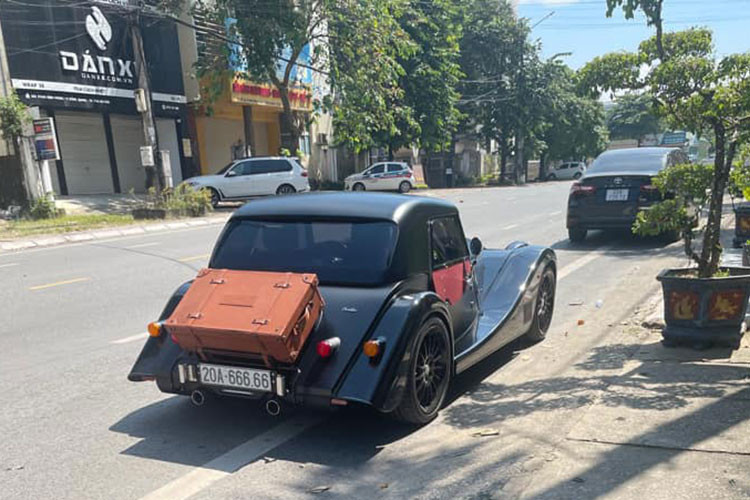 Vào tháng 7/2023, những hình ảnh về 3 chiếc xe ôtô cùng nhau mang biển số 20A-666.66 đã khiến không ít người bất ngờ, cụ thể, đó là BAIC Beijing X7 nhái Lexus, Hyundai Grand i10 và cuối Kia Rio đời 2014. Ngay sau đó, cơ quan chức năng đã xác nhận 2 chiếc Beijing X7 và Hyundai Grand i10 đeo biển giả, còn Kia Rio đời 2014 đích thực sở hữu biển số 20A-666.66. Tuy nhiên mới đây, biển siêu VIP này đã được định danh cho Morgan Plus Six hơn 8 tỷ đồng.