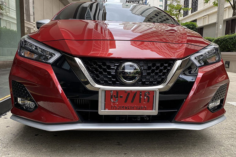 Gói phụ kiện Sportech là sản phẩm của thương hiệu Autech thuộc hãng Nissan. Cụ thể, với gói độ thể thao này, phiên bản Nissan Almera Sportech 2021 mới sẽ được bổ sung cánh lướt gió phía trước mạ bạc. Ở phía sau, chiếc xe mới có thêm cánh gió nhỏ tích hợp vào nắp cốp và sơn màu giống thân xe.