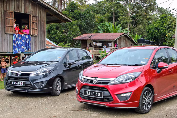 Giá bán của Proton Iriz 2017 tại thị trường Malaysia dao động từ 43.800 - 58.800 RM (tương đương 233 - 313 triệu đồng). Giá bán này chắc hẳn sẽ khiến nhiều người tiêu dùng Việt Nam cảm thấy khá hợp lý bởi những tính năng cũng như thiết kế phù hợp - đặc biệt mức giá lại vừa đủ tầm với thu nhập trung bình hiện nay.