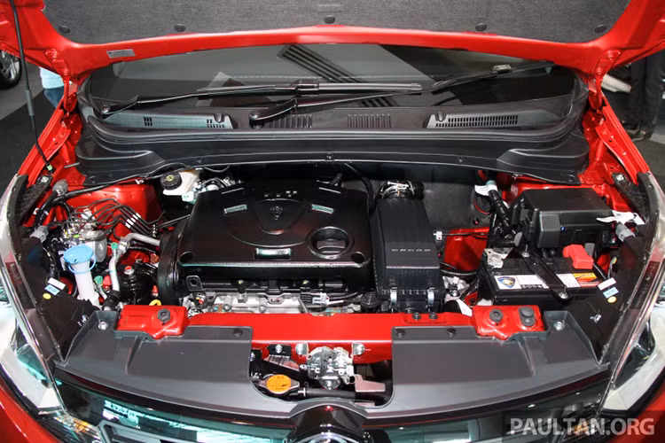 Proton Iriz được cho là đã được thử nghiệm trong những điều kiện cực kỳ khắc nghiệt như thời tiết có tuyết rơi và thời tiết nóng như sa mạc. Iriz được coi là chiếc xe tốt nhất do Proton từng sản xuất. Trên phiên bản mới này, xe có thêm 2 màu sơn ngoại thất mới, bao gồm đỏ Ruby Red và nâu Carnelian Brown.