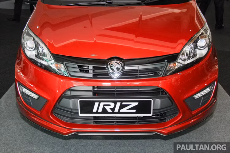 Ở phiên bản mới, Cụm đèn pha mang phong cách hình giọt nước vuốt ngược ra sau. Lưới tản nhiệt với phần trên thu hẹp và mở rộng xuống dưới, hốc gió hai bên tích hợp đèn sương mù. Vành hợp kim 14 inch tiêu chuẩn, tùy chọn vành 15 và 17 inch cho các phiên bản thể thao.