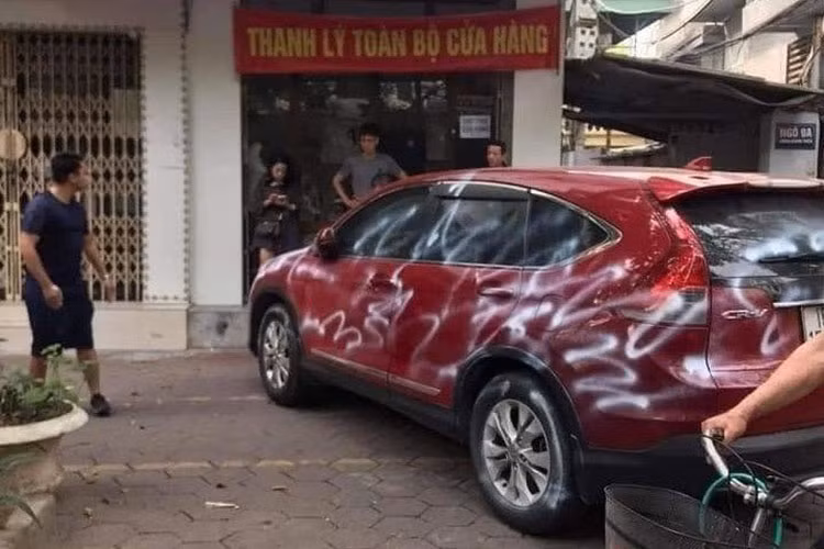 Tu y dap pha oto do truoc cua nha minh se bi phat ra sao?-Hinh-2