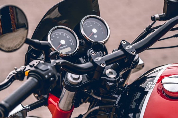 Mới đây, sau khi vừa có thông tin đồn đoán rằng hãng xe Ấn Độ sẽ có xe Scrambler sử dụng động cơ 650 trong tương lai gần thì một hãng độ đến từ Châu Âu đã đi trước một bước. Theo đó, chỉ 10 mẫu Royal Enfield Interceptor 650 độ Scrambler sẽ được bán ra bởi Moto Classic House.