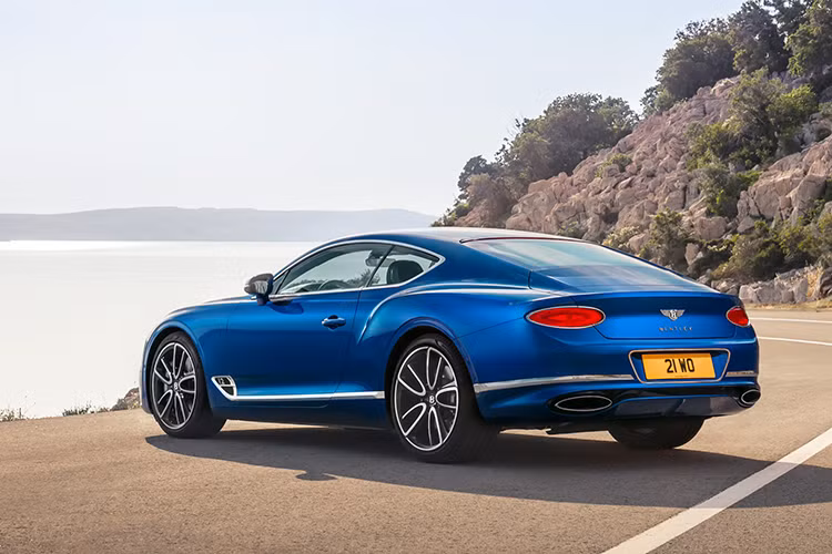 Được Bentley trịnh trọng gọi là "Chiếc Bentley hiện đại nhất từ trước đến nay", Bentley Continental GT sở hữu hàng loạt các trang bị hàng đầu, từ động cơ, hệ truyền động cho đến các hệ thống hỗ trợ điện tử nhằm mang lại cho xe khả năng vận hành ở mức tối ưu.