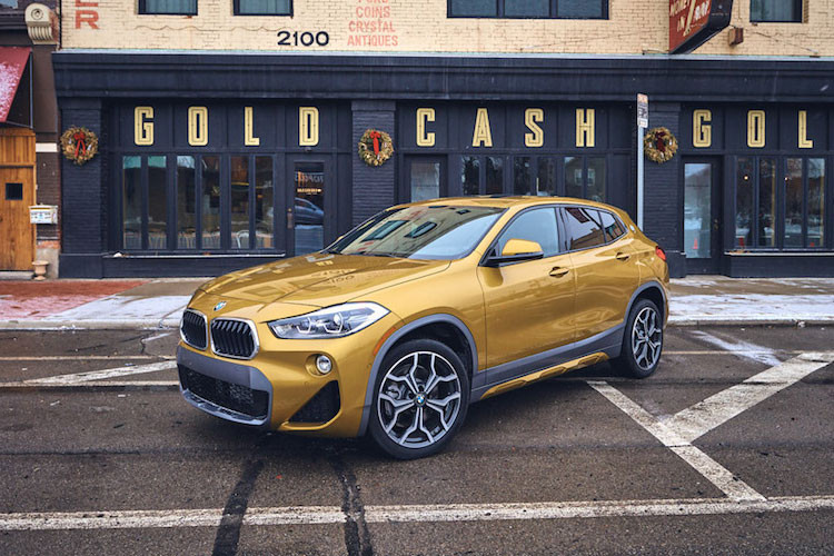 Theo kế hoạch dự kiến, mẫu xe BMW X2 2019 mới sẽ chính thức trình làng tại Việt Nam vào cuối tháng 9/2018 này trong khuôn khổ một sự kiến lớn của BMW do Thaco tổ chức. Giá bán được các đại lý tạm tính, công bố trên các website mua bán ô tô cho thấy phiên bản về Việt Nam sẽ có ít nhất là bản M Sport sDrive 20i.