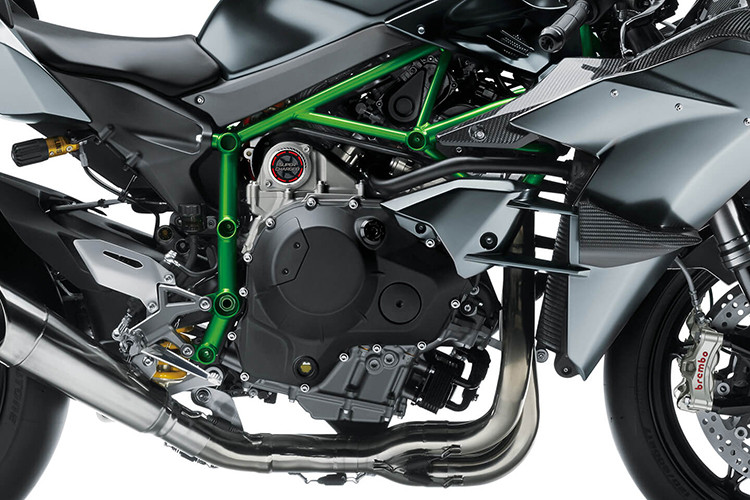 Kawasaki Ninja H2 được phát triển dựa trên những công nghệ đỉnh cao từ đội đua môtô của Kawasaki. Chiếc xe sẽ thu thập toàn bộ dữ liệu về người lái, chế độ vận hành, mặt đường, hệ thống treo, mức ga, mức phanh, công suất của động cơ, v.v... từ đó ECU sẽ phân tích và đưa ra những điều chỉnh hợp lý nhằm hỗ trợ người lái trong mọi tình huống vận hành.