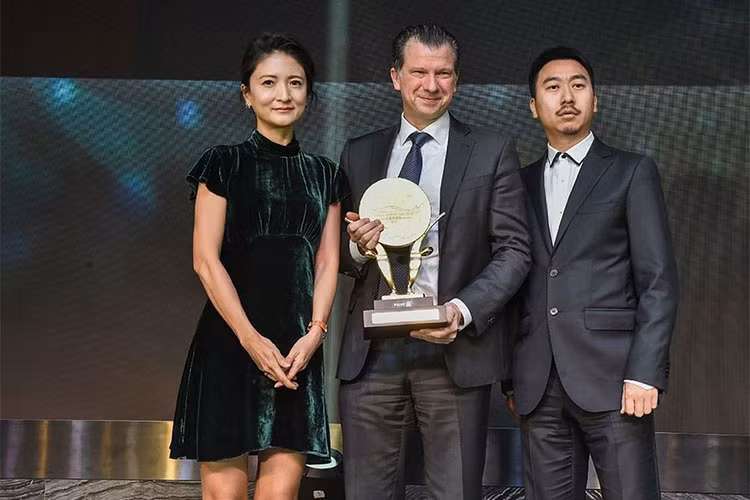 Mới đây, chiếc xe này đã gặt hái được những danh hiệu đầu tiên khi được vinh danh là “SUV của năm” (China SUV of the Year 2018) và “Thiết kế xe của năm” (China Car Design of the Year 2018) tại quốc gia đông dân nhất hành tinh.