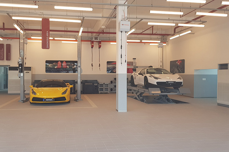 Với việc showroom Ferrari Sài Gòn chính thức đi vào hoạt động, khách hàng Việt Nam sẽ được phục vụ theo tiêu chuẩn của Ferrari toàn cầu với đầy đủ các dịch vụ hậu mãi từ những kỹ thuật viên được nhà máy Ferrari trực tiếp hỗ trợ đào tạo tới phụ tùng chính hãng.
