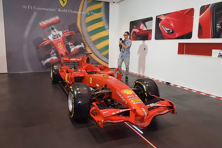 Hiện vẫn chưa rõ giá bán của xe Ferrari chính hãng liệu có hấp dẫn bằng xe nhập tư nhân hay không, thế nhưng việc có xưởng dịch vụ chính hãng tại Việt Nam cũng sẽ giúp các đại gia đang sở hữu các mẫu xe của Ferrari có nơi để tìm đến sửa chữa, thay thế phụ tùng đảm bảo chất lượng. 