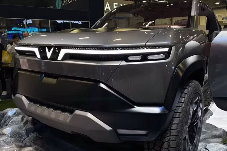 Trong buổi ra mắt bán tải điện VinFast VF Wild 2025 concept mới, hãng xe Việt không công bố thông tin kỹ thuật chi tiết của mẫu xe; song, có thể nhận thấy rằng đây là mẫu bán tải hạng trung.