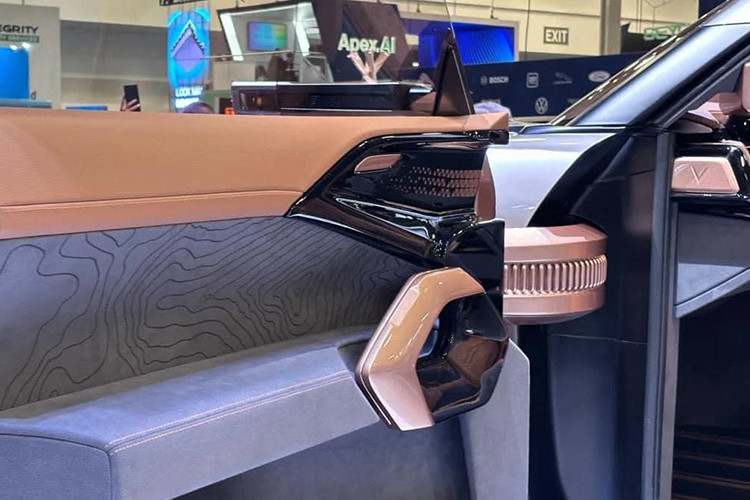 So với các mẫu xe concept được VinFast giới thiệu trước đây, mẫu xe bán tải điện Wild cho cảm giác trải nghiệm nhiều hơn thay vì chỉ đơn thuần ngắm nhìn kiểu dáng tổng thể bên ngoài.