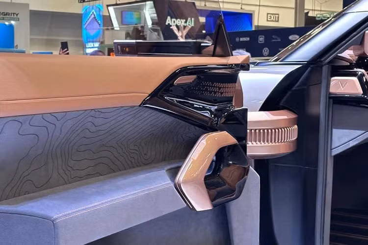 So với các mẫu xe concept được VinFast giới thiệu trước đây, mẫu xe bán tải điện Wild cho cảm giác trải nghiệm nhiều hơn thay vì chỉ đơn thuần ngắm nhìn kiểu dáng tổng thể bên ngoài.