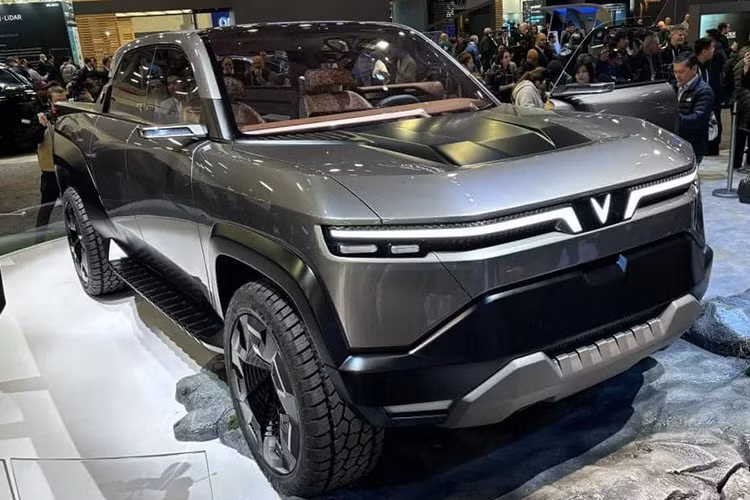 Ngoài chiếc hiếc bán tải điện VinFast VF Wild hoàn toàn mới, người dùng còn mong chờ sự ra mắt của mẫu xe mini điện VF3 bản thương mại. VinFast cho biết sẽ bán VF3 trên toàn cầu, thay vì chỉ dành riêng cho thị trường Việt như kế hoạch ban đầu. 