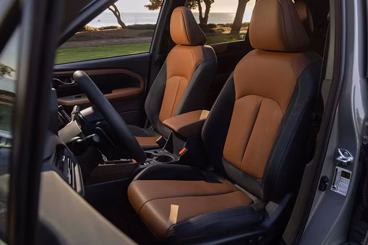 Subaru cũng cung cấp bốn phiên bản khác nhau, trong đó bản cao cấp nhất – Touring – có giá 43.115 USD (tương đương 1,089 tỷ đồng), đi kèm với mâm 19 inch, hệ thống âm thanh cao cấp và tùy chọn sơn hai tông màu độc quyền. 