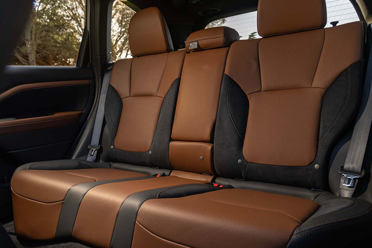 Forester Wilderness được thiết kế để tối ưu khả năng off-road với khoảng sáng gầm 9,3 inch, bộ mâm 17 inch và lốp địa hình chuyên dụng.