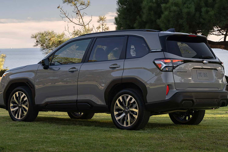 Bên cạnh đó, hãng xe Nhật Bản cũng chính thức giới thiệu phiên bản Subaru Forester Wilderness 2025 mới, dù mẫu xe này đã bị rò rỉ thông tin từ trước. Tuy nhiên, khách hàng sẽ phải chờ đến mùa Thu mới có thể sở hữu biến thể chuyên chạy địa hình này.