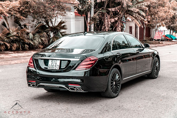 Được biết, tổng thời gian hoàn thành cho việc độ chiếc S400 trong bài viết mất gần 3 tuần (2 tuần chờ phụ tùng nhập ở nước ngoài về và 1 tuần lắp ráp). Tất cả các chi tiết thay mới trên xe đều do chính bàn tay của những người thợ Việt lắp đặt.