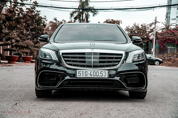 Điều đáng nói là giá độ xe Mercedes-Benz S400 cũ đời 2014 lên S63 AMG 2019 này chỉ ở mức 337 triệu đồng, đây thực sự là một con số rất "mềm" đối với việc nâng cấp một chiếc xe sang đắt tiền như S-Class. 