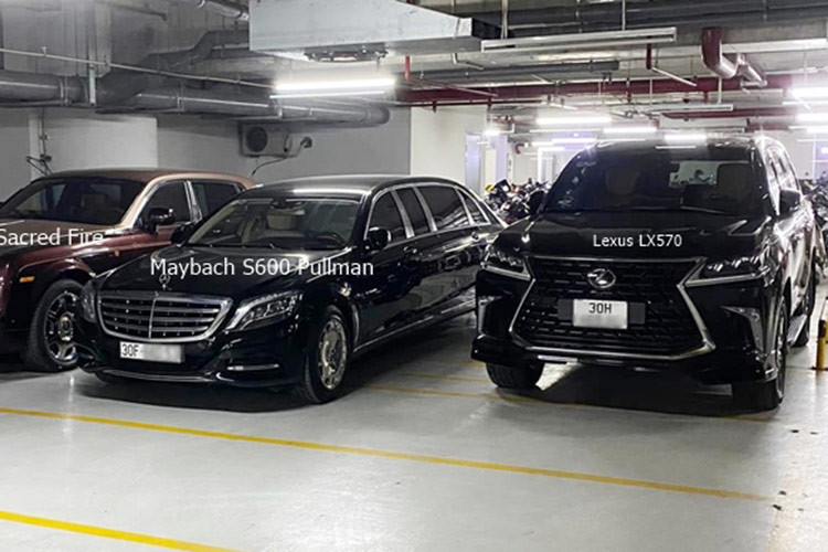 Ngoài những chiếc xe trên, trong hầm đỗ xe của FLC, còn có 2 chiếc xe SUV hạng sang đắt tiền khác là Lexus LX570 mang biển 30F và 30H. Trong đó, một xe thuộc bản tiêu chuẩn, xe còn lại là Lexus LX570 Super Sport đời 2021.