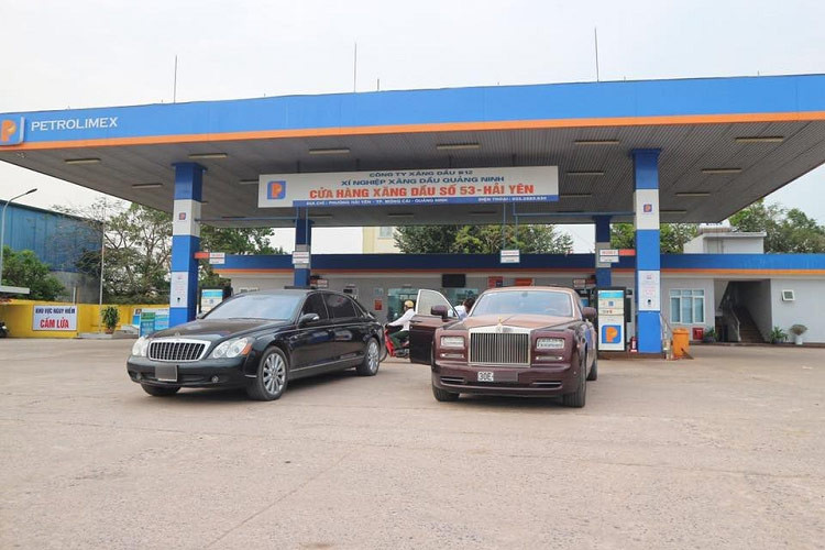 Maybach 62S của ông Trịnh Văn Quyết vẫn được trang bị động cơ V12, dung tích 5.5 lít như phiên bản tiêu chuẩn, nhưng "trái tim" này trên 62S sản sinh đến công suất cực đại 620 mã lực, tăng 77 mã lực. Mẫu xe siêu sang này có thời gian tăng tốc từ vị trí đứng yên lên 100 km/h trong vòng 4,5 giây. Tốc độ tối đa 250 km/h.