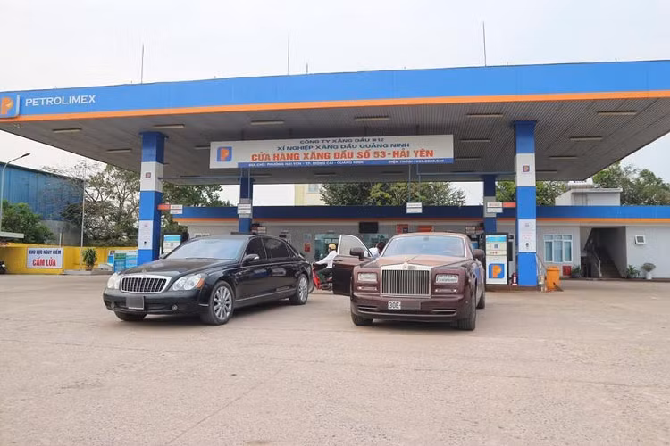 Maybach 62S của ông Trịnh Văn Quyết vẫn được trang bị động cơ V12, dung tích 5.5 lít như phiên bản tiêu chuẩn, nhưng "trái tim" này trên 62S sản sinh đến công suất cực đại 620 mã lực, tăng 77 mã lực. Mẫu xe siêu sang này có thời gian tăng tốc từ vị trí đứng yên lên 100 km/h trong vòng 4,5 giây. Tốc độ tối đa 250 km/h.