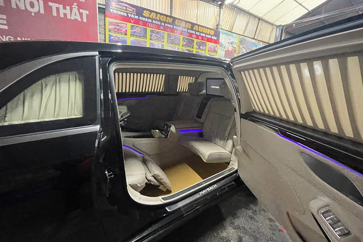 Mercedes-Maybach S600 Pullman vẫn sử dụng khối động cơ V12, dung tích 6.0 lít, tăng áp kép, sản sinh công suất 530 mã lực và mô-men xoắn cực đại 830 Nm tương tự như Mercedes-Maybach S600. Maybach S600 Pullman có thời gian tăng tốc từ vị trí xuất phát lên 100 km/h trong thời gian 6,4 giây. Tốc độ tối đa giới hạn 250 km/h.