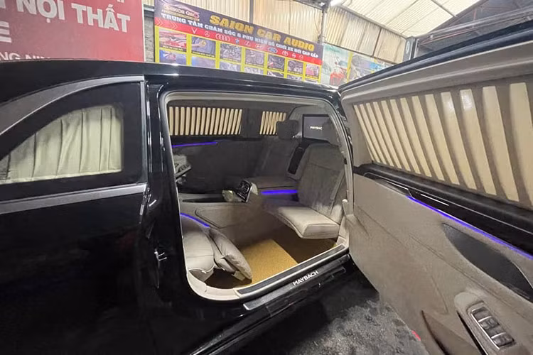 Mercedes-Maybach S600 Pullman vẫn sử dụng khối động cơ V12, dung tích 6.0 lít, tăng áp kép, sản sinh công suất 530 mã lực và mô-men xoắn cực đại 830 Nm tương tự như Mercedes-Maybach S600. Maybach S600 Pullman có thời gian tăng tốc từ vị trí xuất phát lên 100 km/h trong thời gian 6,4 giây. Tốc độ tối đa giới hạn 250 km/h.