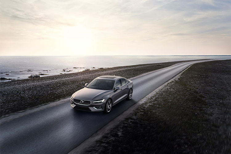 S60 cũng là mẫu xe đầu tiên ra đời ở nhà máy Volvo tại Charleston, South Carolina, Mỹ. Nó cũng là mẫu Volvo đầu tiên không được trang bị tùy chọn động cơ dầu, thể hiện xu hướng phát triển của hãng xe Thụy Điển: hạn chế xe dùng động cơ đốt trong và tập trung phát triển xe điện.