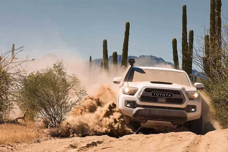 Xe được trang bị hệ thống định vị dẫn đường, loa JBL Entune Premium, thảm sàn với logo TRD Pro...khối động cơ sẽ là V6 3.5L hút khí tự nhiên cho công suất tối đa 278 mã lực tại 6.000v/ph và mô-men xoắn cực đại 360Nm tại 4.600v/ph kết hợp cùng với hộp số tự động 6 cấp.