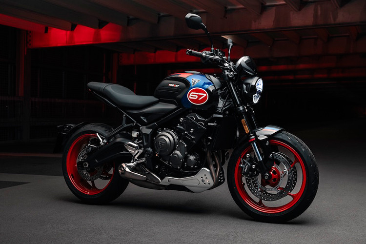 Triumph Motorcycles một lần nữa vinh danh mẫu xe đua Trident 'Slippery Sam' từng năm lần giành chiến thắng tại giải Isle of Man TT vào những năm 1970 bằng cách ra mắt phiên bản Triumph Trident 660 đặc biệt thứ 2. 