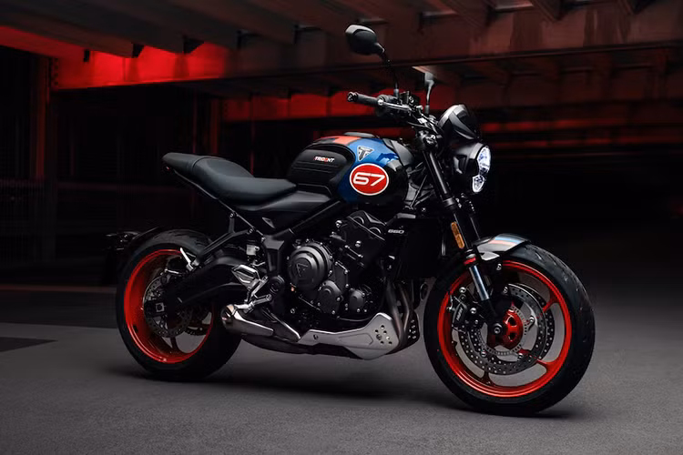 Triumph Motorcycles một lần nữa vinh danh mẫu xe đua Trident 'Slippery Sam' từng năm lần giành chiến thắng tại giải Isle of Man TT vào những năm 1970 bằng cách ra mắt phiên bản Triumph Trident 660 đặc biệt thứ 2. 
