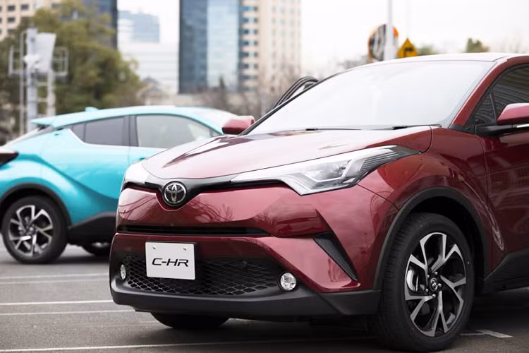 Mẫu xe Toyota C-HR mới đang được bán tại thị trường Nhật Bản với giá khởi điểm 2.516.400 Yên, tương đương 514 triệu đồng. Toyota dự kiến sẽ mở rộng phạm vi bán mẫu xe này ở hơn 100 thị trường khác nhau, để đáp ứng nhu cầu xe SUV cỡ nhỏ ngày càng tăng, cũng như cạnh tranh với Honda HR-V, Mazda CX-3...