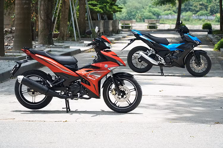 Tuy nhiên, đã có sự xuất hiện của nhiều hơn các đối thủ trong cùng phân khúc (Honda Winner, Suzuki Raider hay mới đây nhất là Benelli RFS 150i) thế nhưng mức độ tăng trường của dòng xe côn tay Yamaha Exciter vẫn tốt. Vị thế của "ông vua đường phố" Exciter trong phân khúc côn tay cỡ nhỏ và điều mà "người đồng hương" Honda luôn thèm muốn và đã ra mắt Winner X mới trong tháng 7/2019 vừa qua.